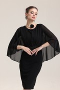 فستان اسود قصير والكم فراشة